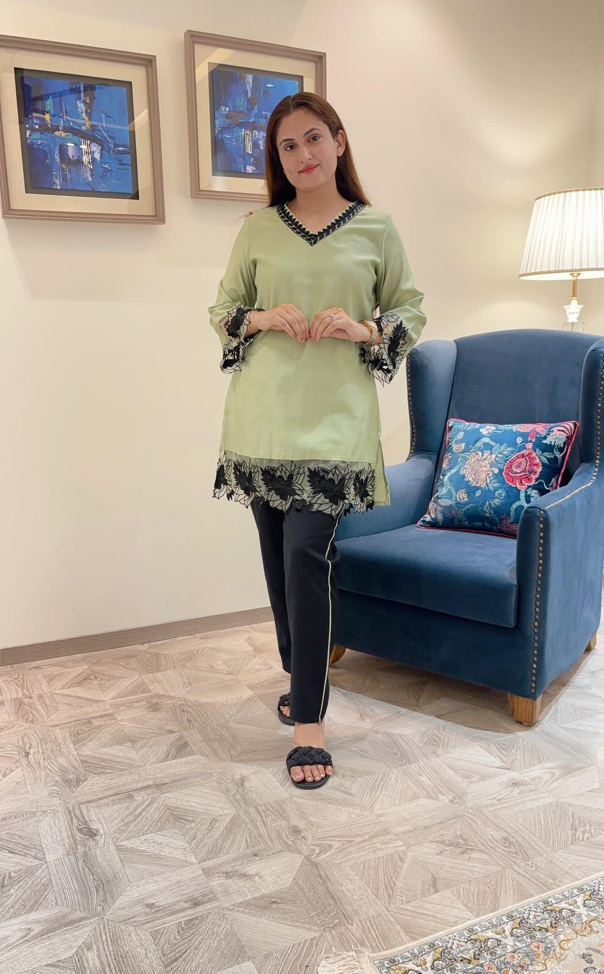 Ashnaina Embroidered Vertican Co-Ord Set Kurti Pant